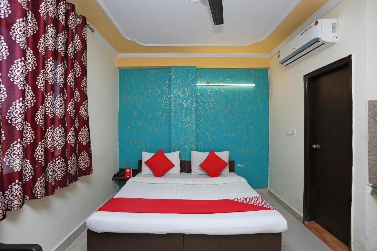 Hotel O Airport Plaza By Palace New Delhi Exteriör bild