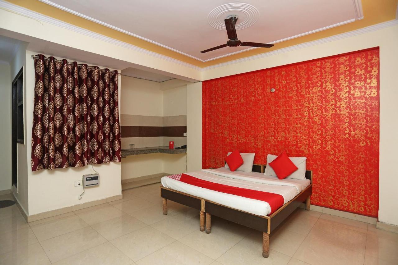 Hotel O Airport Plaza By Palace New Delhi Exteriör bild