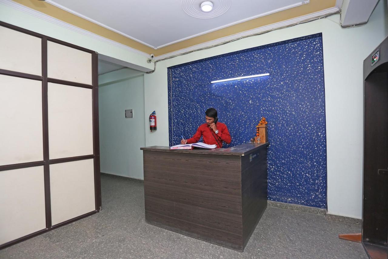Hotel O Airport Plaza By Palace New Delhi Exteriör bild