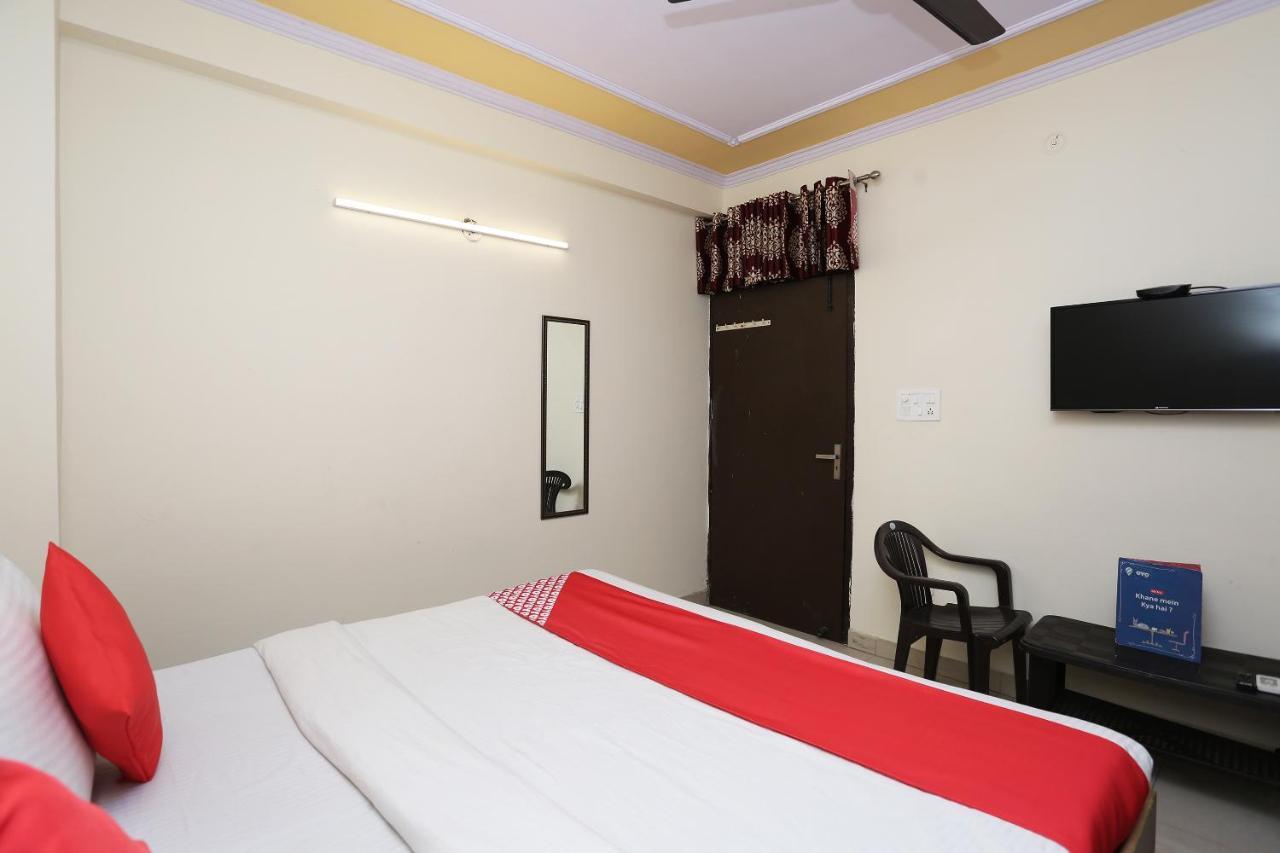 Hotel O Airport Plaza By Palace New Delhi Exteriör bild