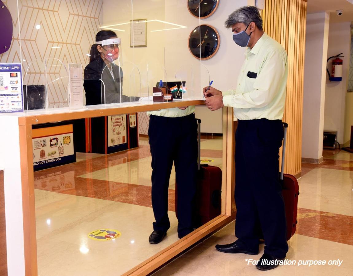 Hotel O Airport Plaza By Palace New Delhi Exteriör bild