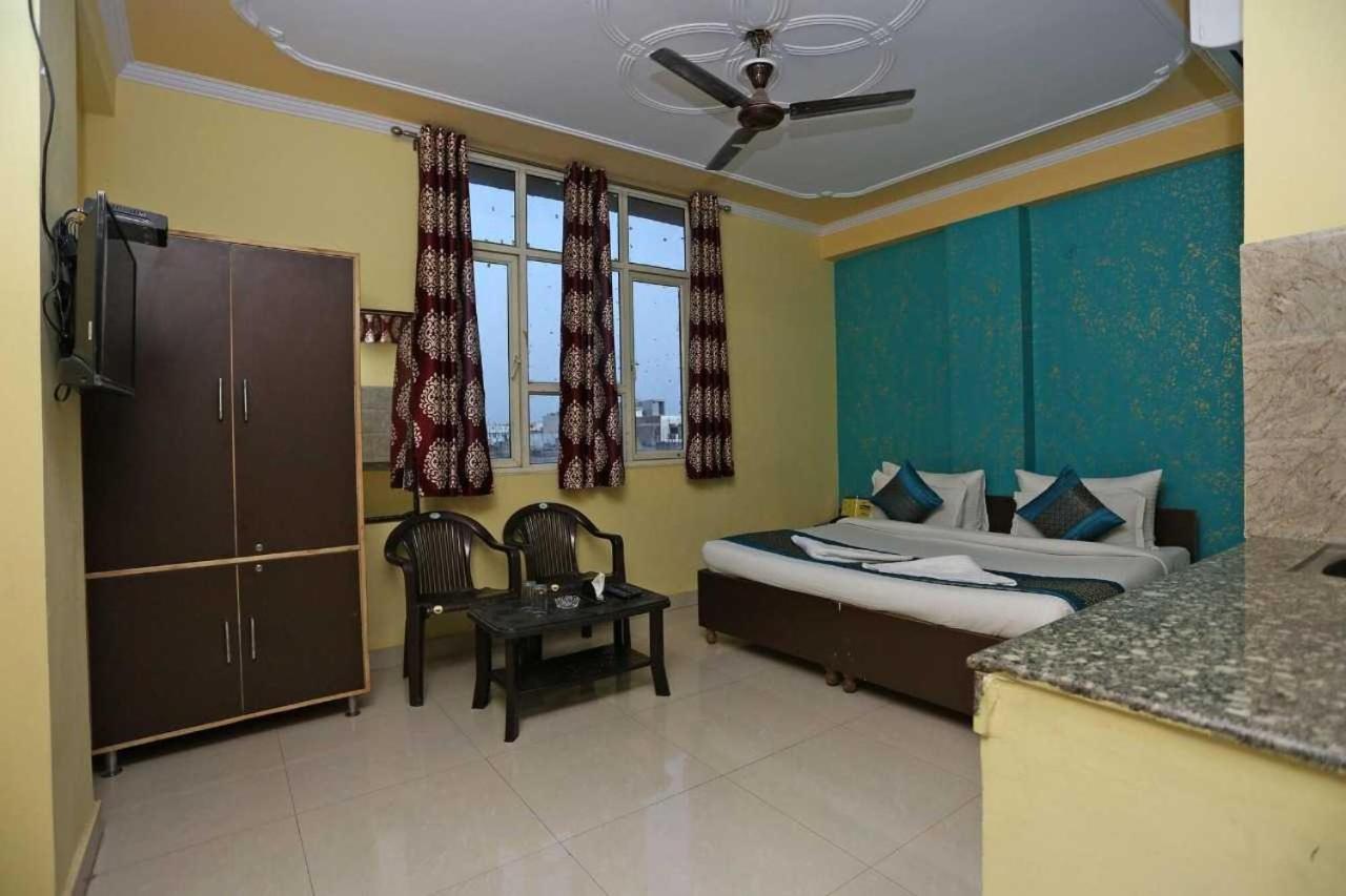 Hotel O Airport Plaza By Palace New Delhi Exteriör bild